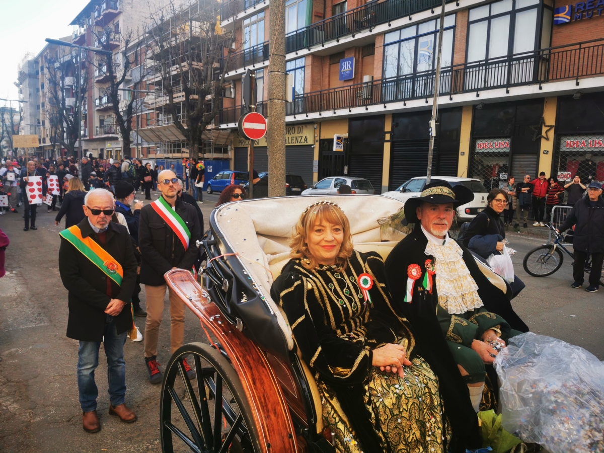 VENARIA - Musica, coriandoli e tanto divertimento: successo per il «Real Carnevale» - FOTO