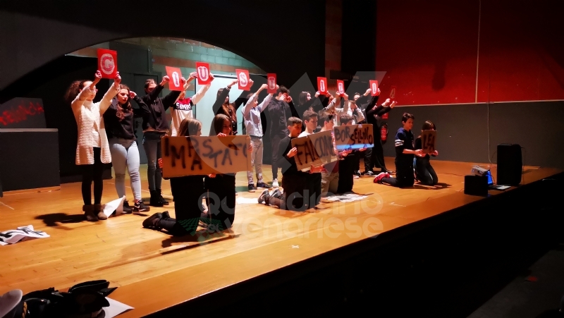 BORGARO - «Voce alla Legalità»: gli studenti incontrano gli uomini della scorta di Falcone - FOTO E VIDEO