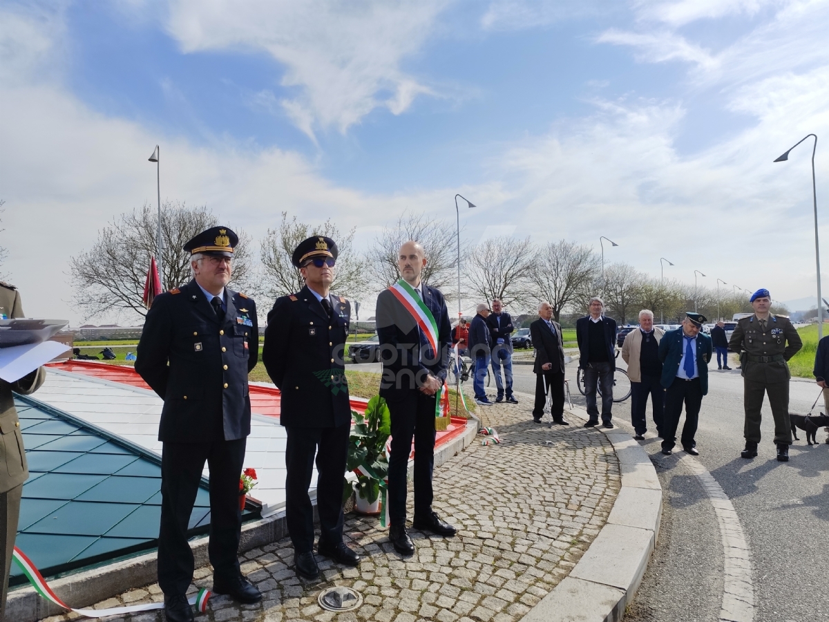 VENARIA - Taglio del nastro per la «Rotonda dei Centenari» in viale Faccioli - FOTO