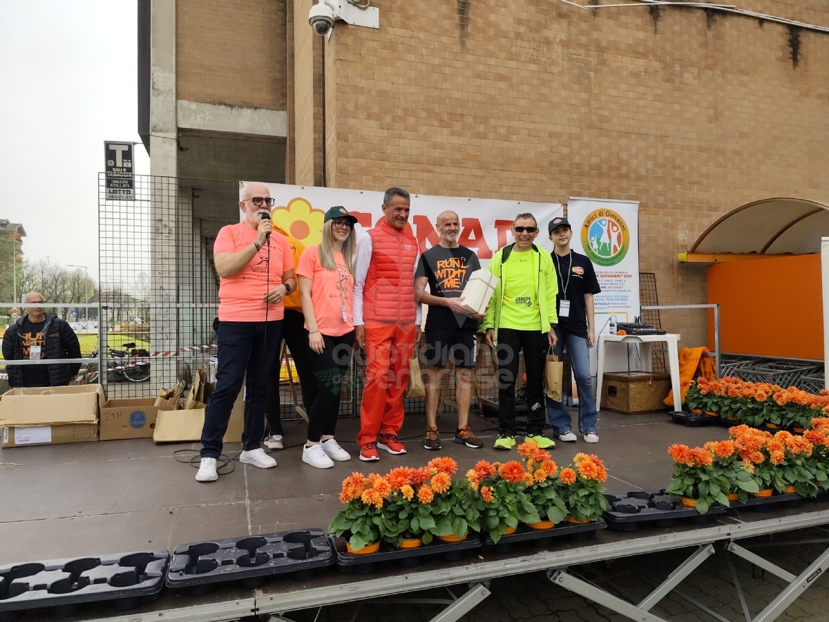 VENARIA - Atletica protagonista con la «StraVenaria»: 1.200 partecipanti - FOTO E VIDEO