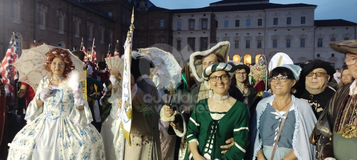 VENARIA - In centro la grande sfilata per i «Giochi Giovanili della Bandiera» - FOTO