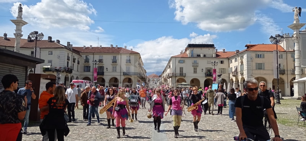 GIRO D'ITALIA A VENARIA - Riviviamo le emozioni della «Grande Partenza» - TUTTE LE FOTO