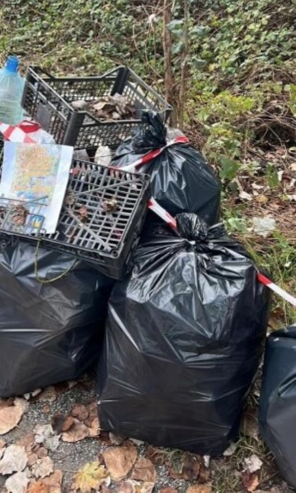 GRUGLIASCO - Cumuli di rifiuti, e un televisore, in corso Allamano: area ripulita grazie alla «Reg» - FOTO