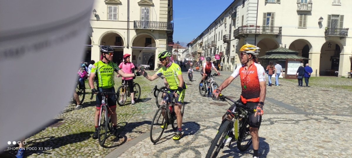 VENARIA-DRUENTO - Grande successo per la «Pedalata in Rosa» - FOTO