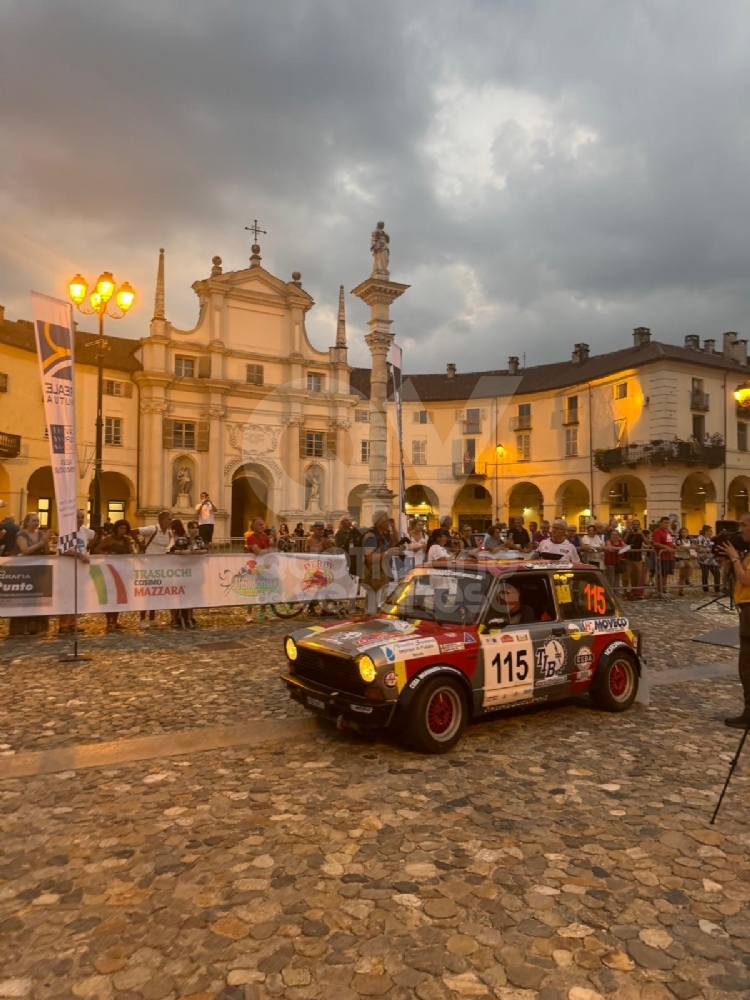 VENARIA - In Città la magia del Rally: tantissimi i curiosi e gli appassionati - FOTO