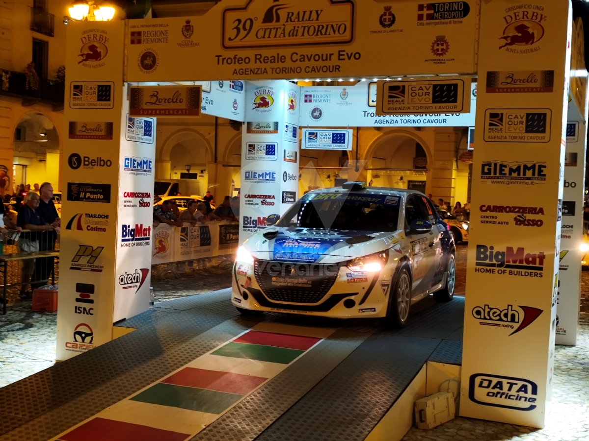 VENARIA - In Città la magia del Rally: tantissimi i curiosi e gli appassionati - FOTO