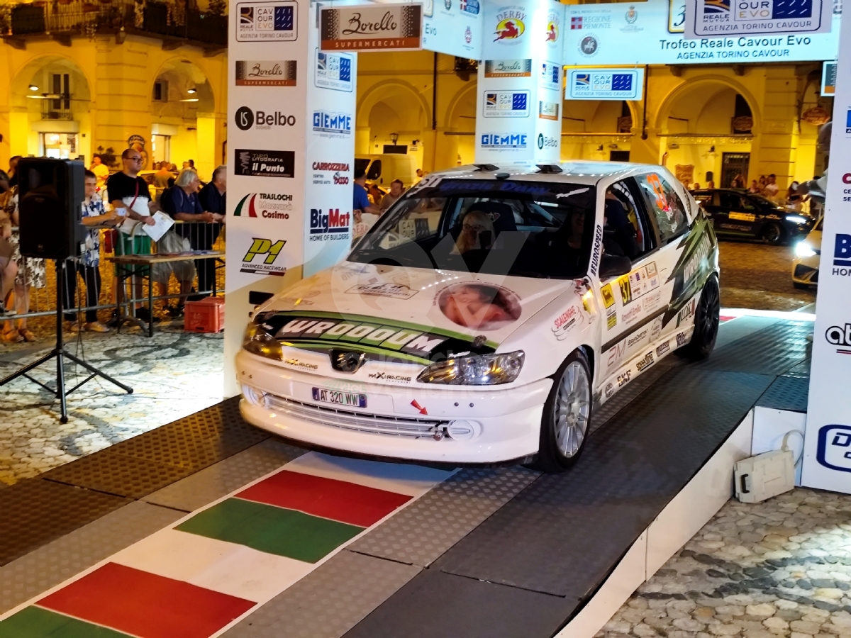 VENARIA - In Città la magia del Rally: tantissimi i curiosi e gli appassionati - FOTO