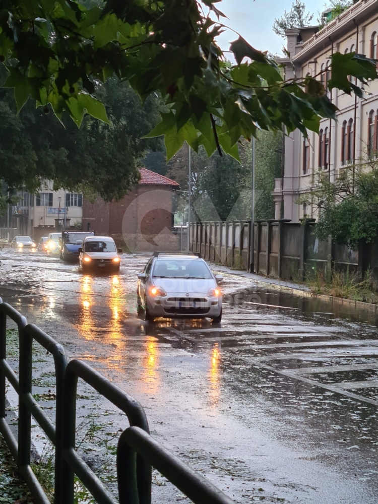 MALTEMPO IN ZONA OVEST - Violento temporale con grandine: strade allagate e alberi caduti - FOTO E VIDEO