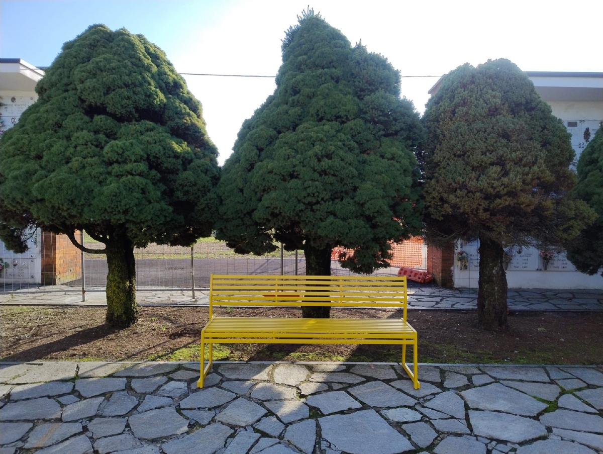 VENARIA - Nei cimiteri della Reale arrivano 32 nuove panchine - FOTO