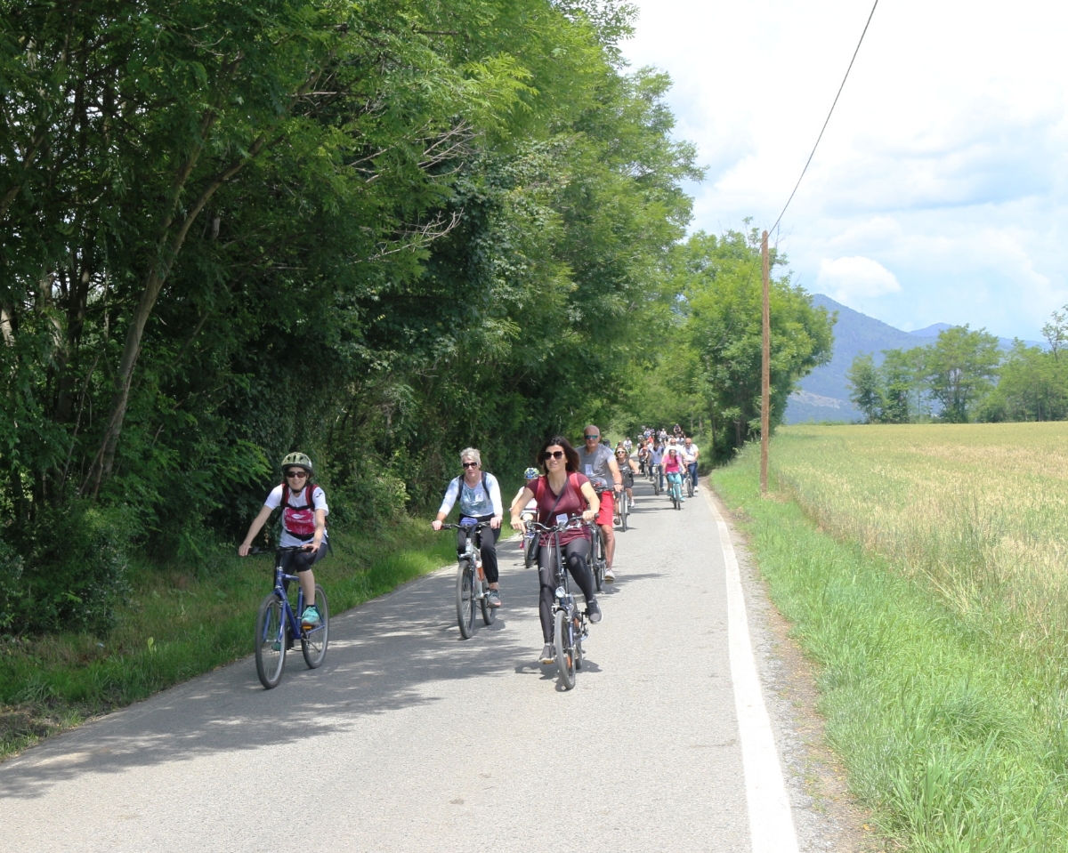 PIANEZZA - Bambini, famiglie e nonni: successo per la «Grande Biciclettata» - FOTO