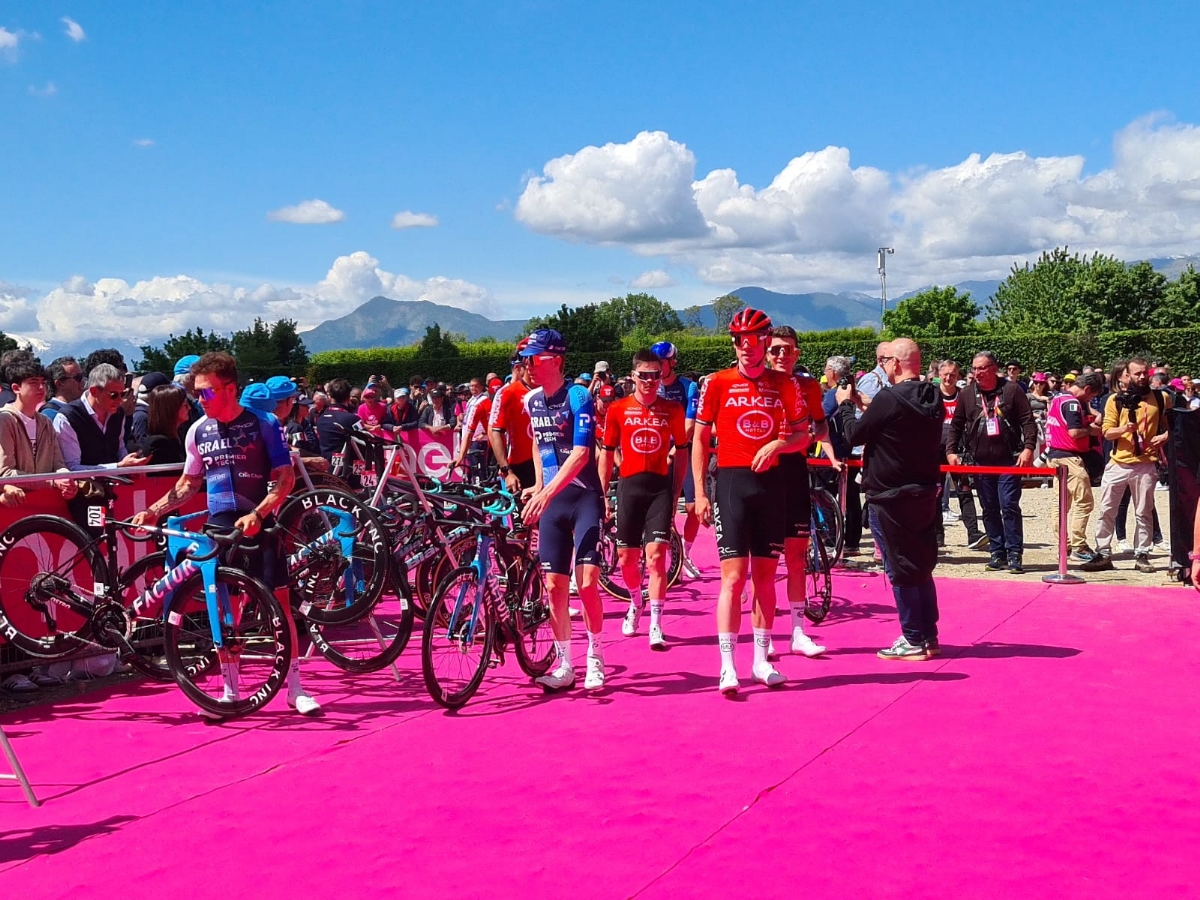 GIRO D'ITALIA A VENARIA - La tappa vinta dall’ecuadoregno Narvaez. Secondo Pogacar - FOTO