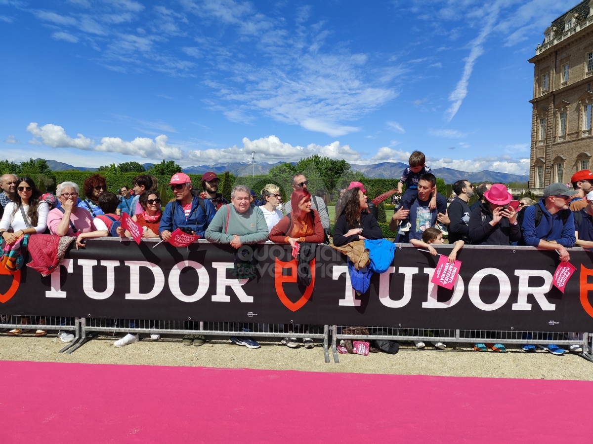 GIRO D'ITALIA A VENARIA - Una grande festa per la «Grande Partenza» - FOTO E VIDEO