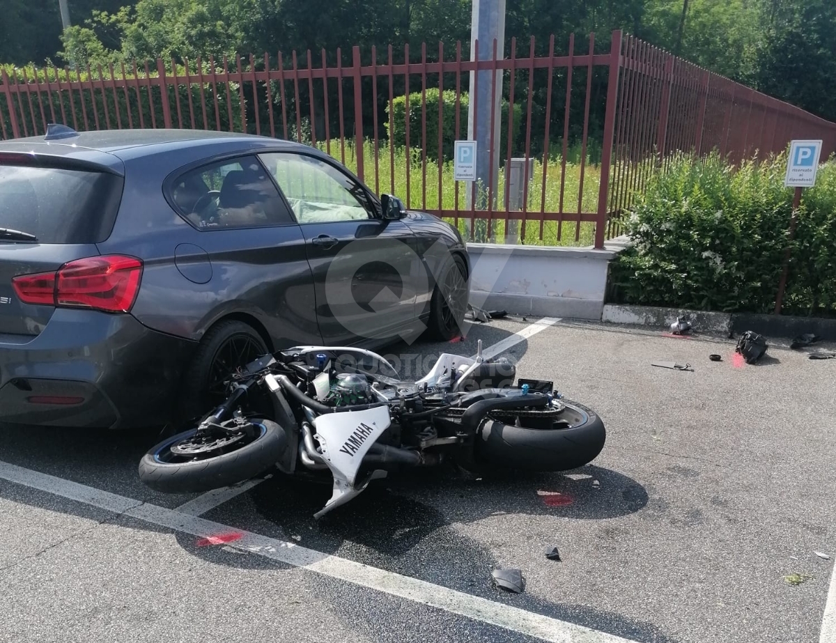 INCIDENTE A CAFASSE - Scontro auto-moto: tre feriti, gravi due ragazzi di CASELLE - FOTO