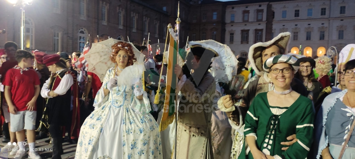 VENARIA - In centro la grande sfilata per i «Giochi Giovanili della Bandiera» - FOTO