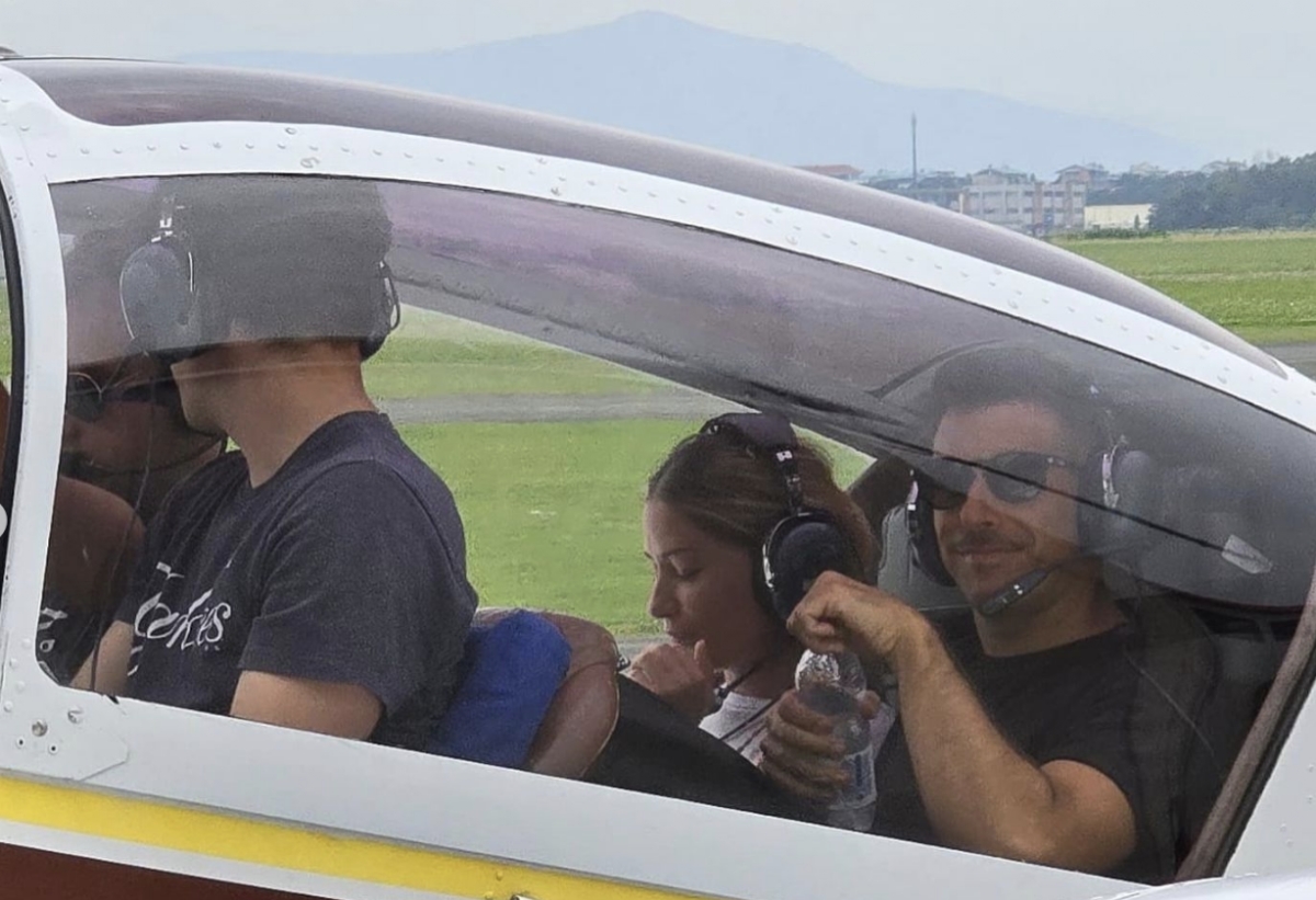 TORINO-COLLEGNO - Aeroporti in tilt, il cantante Gabbani «salvato» dall'Aeroclub Torino - FOTO