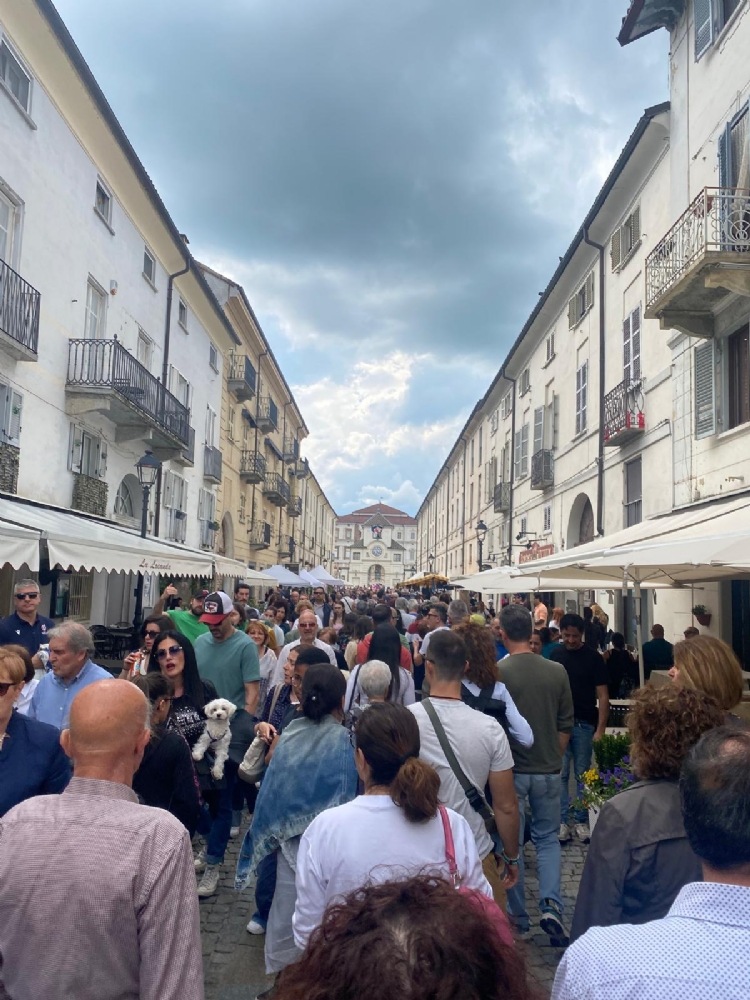 VENARIA - Bagno di folla per la ventesima edizione della «Festa delle Rose» - FOTO