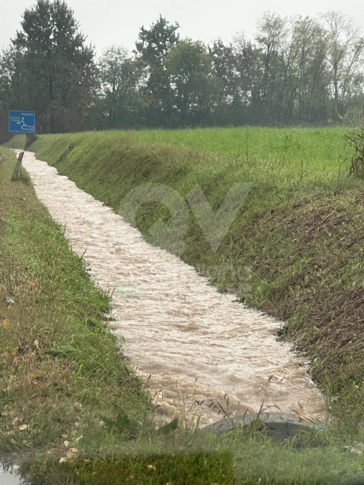 MALTEMPO - Torna la pioggia: disagi, strade allagate e rallentamenti al traffico - FOTO