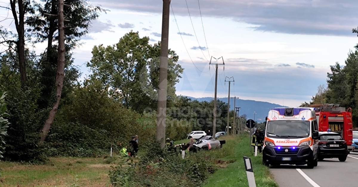 INCIDENTE A ROBASSOMERO - Auto finisce fuori strada: conducente ferito, cane morto - FOTO