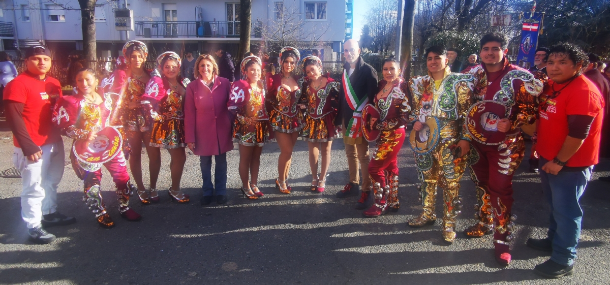 VENARIA - Musica, coriandoli e tanto divertimento: successo per il «Real Carnevale» - FOTO