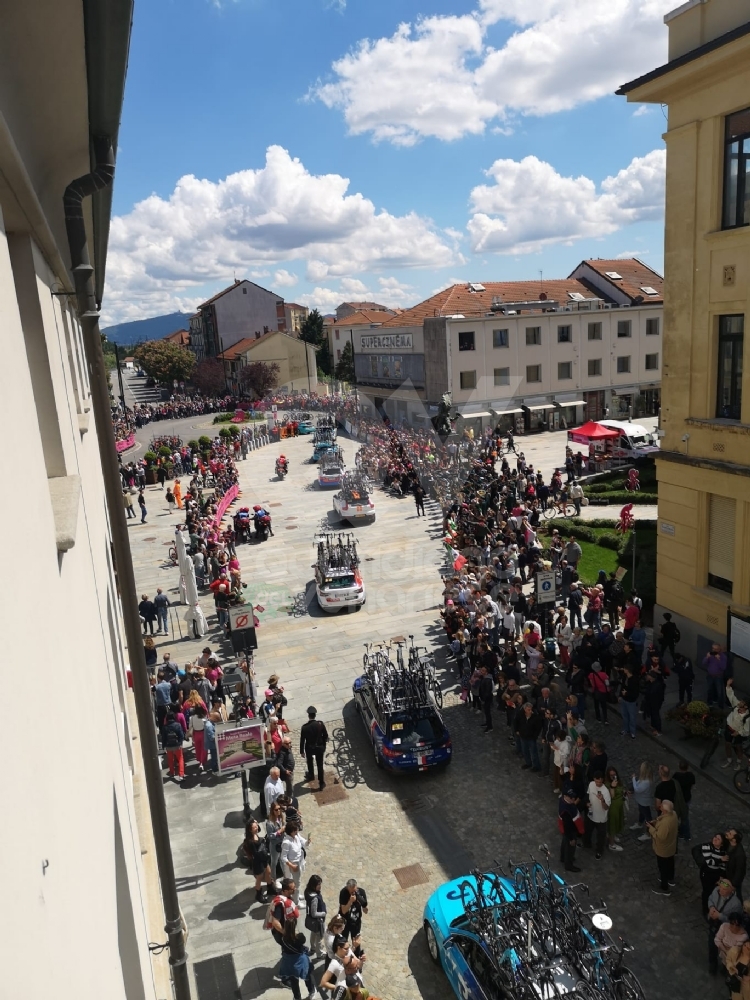 GIRO D'ITALIA A VENARIA - Una grande festa per la «Grande Partenza» - FOTO E VIDEO