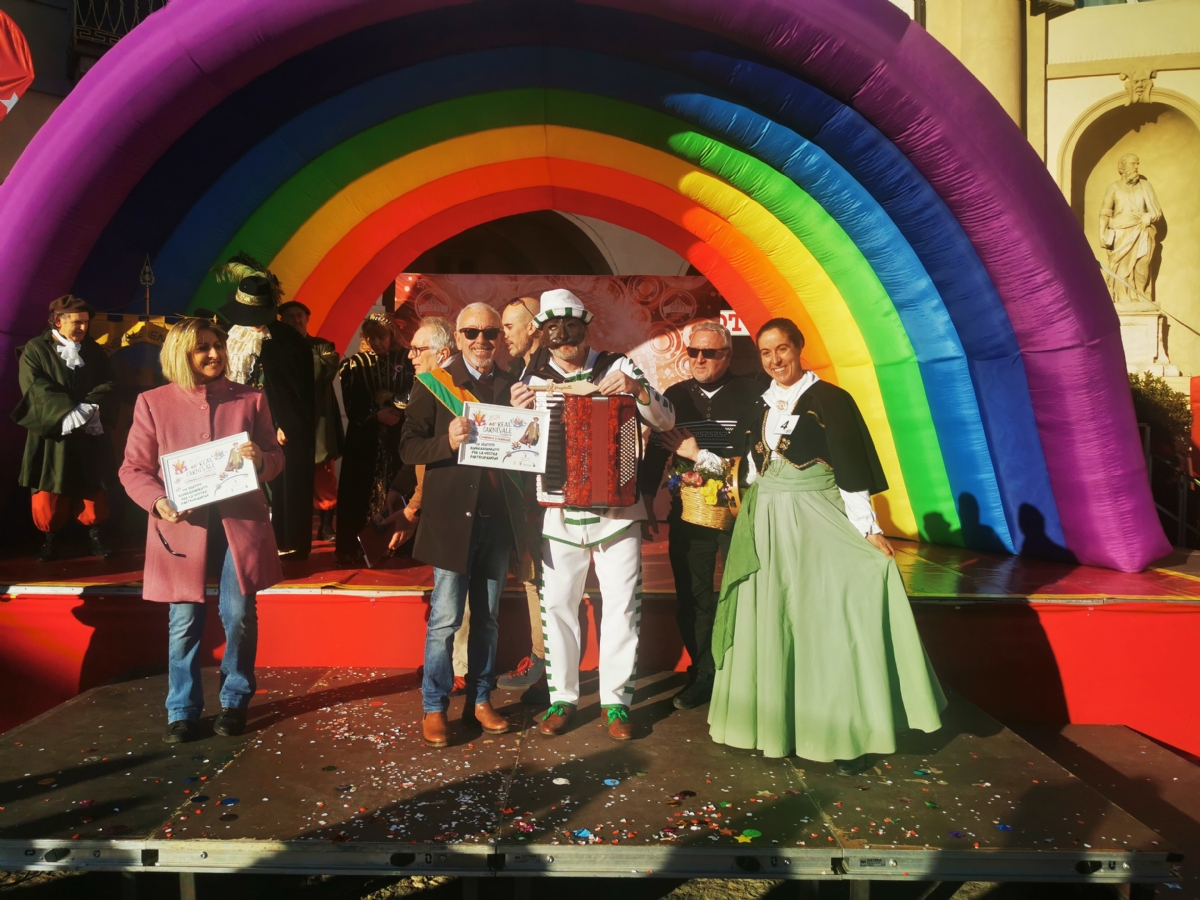 VENARIA - Musica, coriandoli e tanto divertimento: successo per il «Real Carnevale» - FOTO