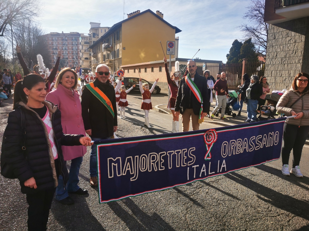 VENARIA - Musica, coriandoli e tanto divertimento: successo per il «Real Carnevale» - FOTO