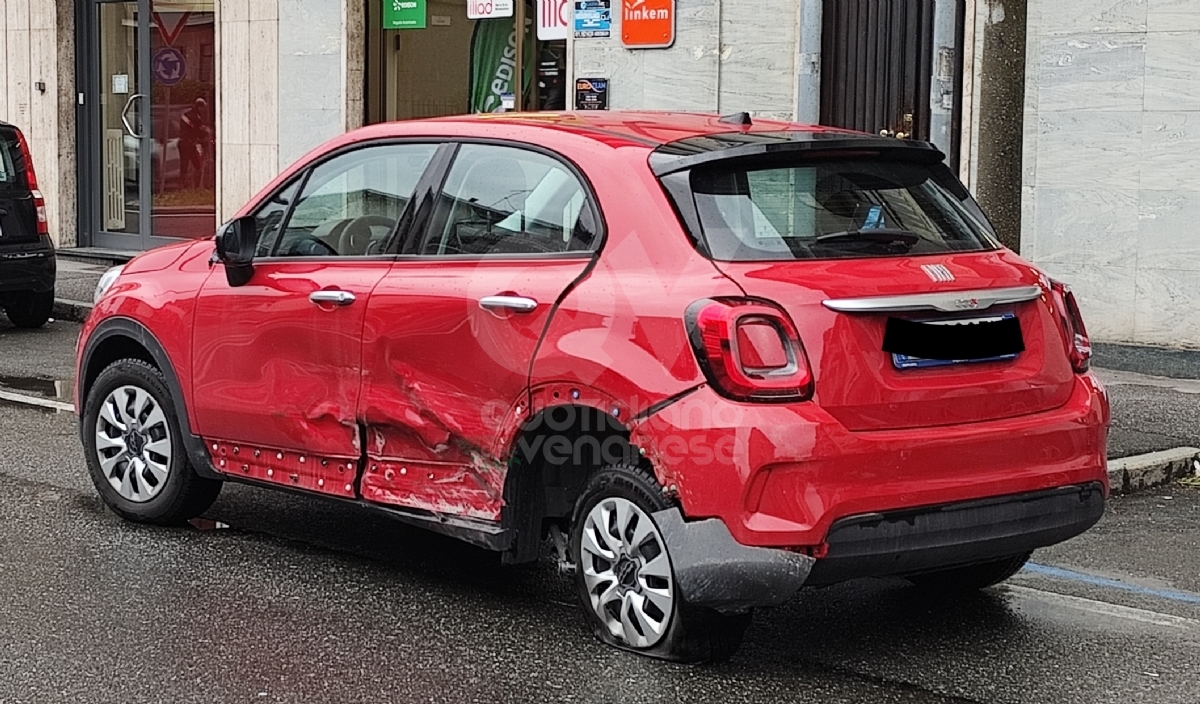 INCIDENTE A VENARIA - Malore mentre è alla guida: morto un uomo di 82 anni - FOTO