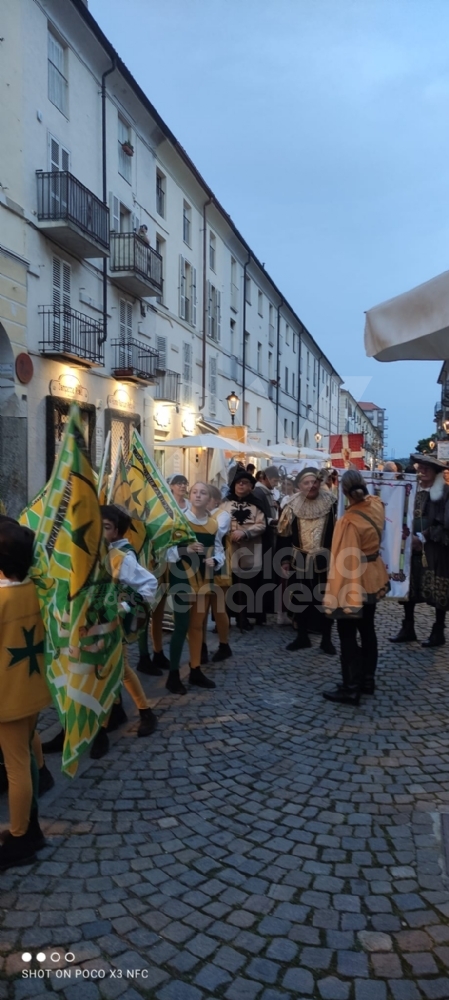 VENARIA - In centro la grande sfilata per i «Giochi Giovanili della Bandiera» - FOTO