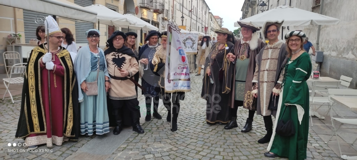 VENARIA - In centro la grande sfilata per i «Giochi Giovanili della Bandiera» - FOTO