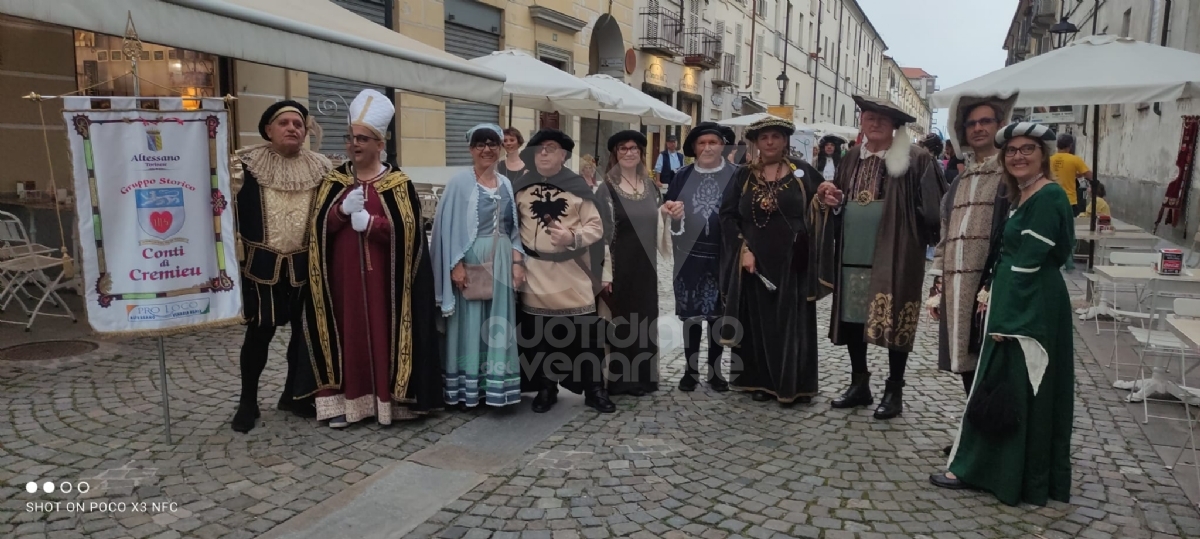 VENARIA - In centro la grande sfilata per i «Giochi Giovanili della Bandiera» - FOTO