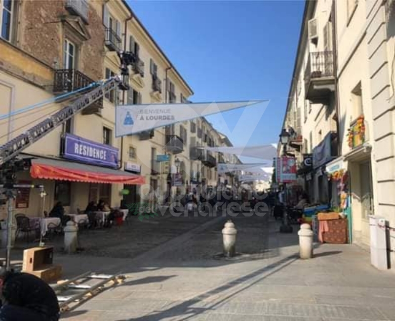 VENARIA - Il centro città set del film «Corro da te» con Pierfrancesco Favino e Miriam Leone FOTO