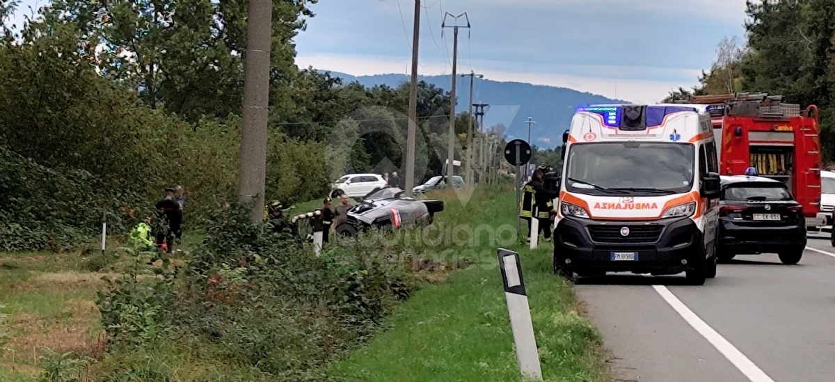 INCIDENTE A ROBASSOMERO - Auto finisce fuori strada: conducente ferito, cane morto - FOTO