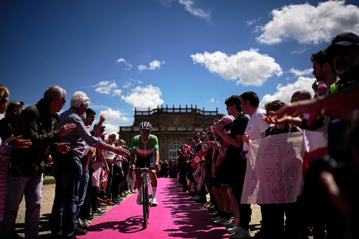 GIRO D'ITALIA A VENARIA - La tappa vinta dall’ecuadoregno Narvaez. Secondo Pogacar - FOTO