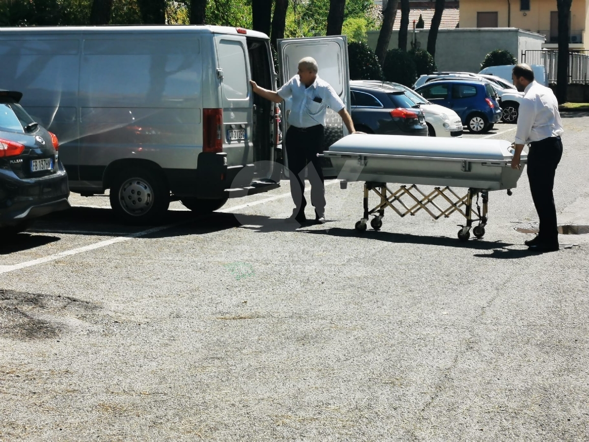 OMICIDIO A VENARIA - Uccide la moglie a bastonate: ecco chi sono l'arrestato e la vittima - FOTO