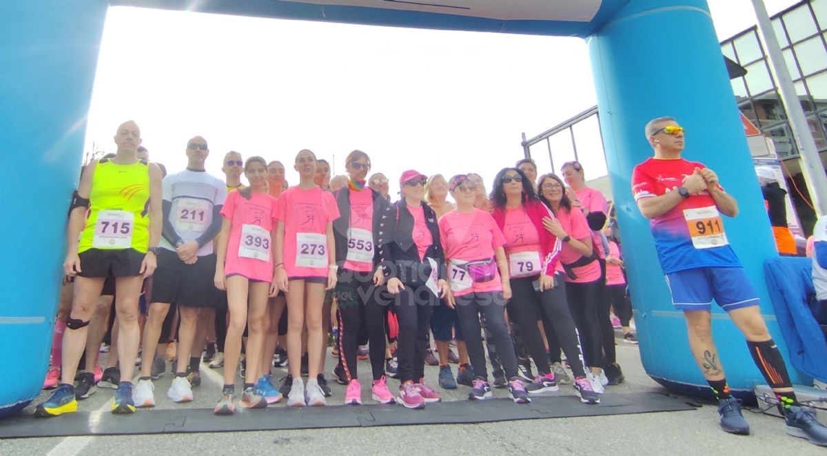 VENARIA - Atletica protagonista con la «StraVenaria»: 1.200 partecipanti - FOTO E VIDEO