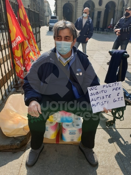 VENARIA - Venerdì sciopera il deposito Gtt di via Amati, per 4 ore: ieri protesta a Torino - FOTO
