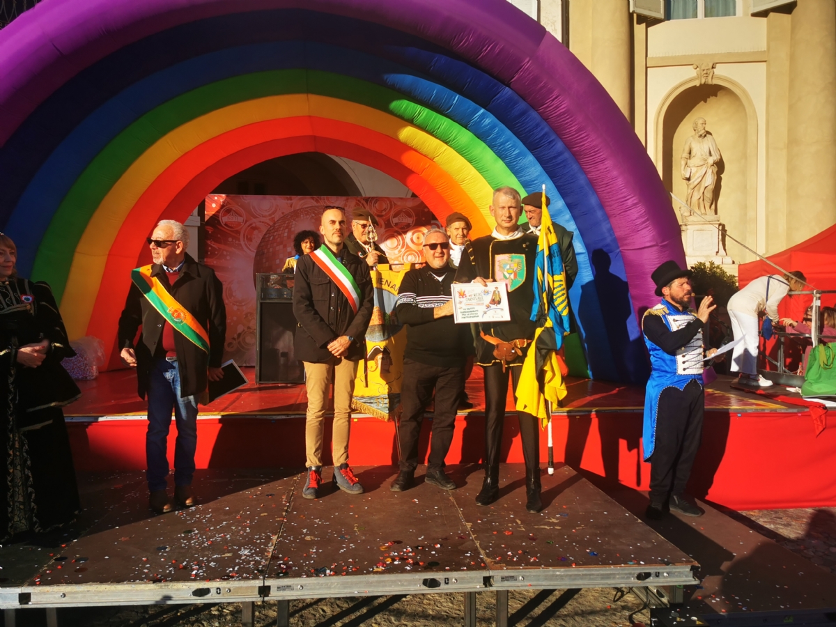 VENARIA - Musica, coriandoli e tanto divertimento: successo per il «Real Carnevale» - FOTO