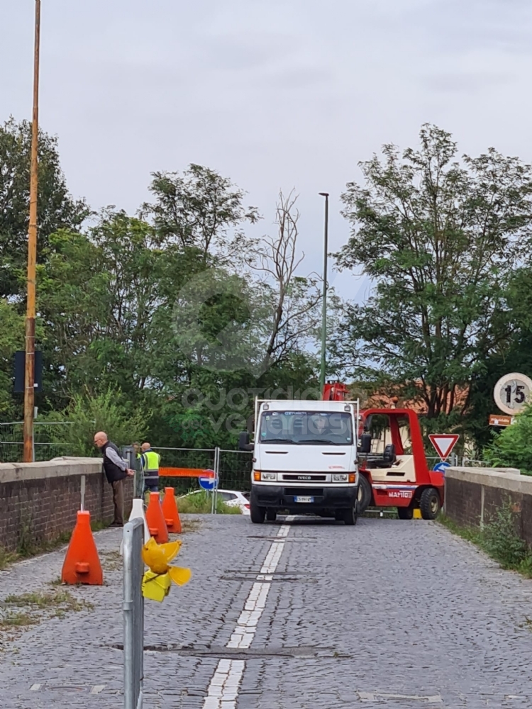 VENARIA - Aperto al traffico il ponte provvisorio sul Ceronda: chiuso temporaneamente il Castellamonte - FOTO