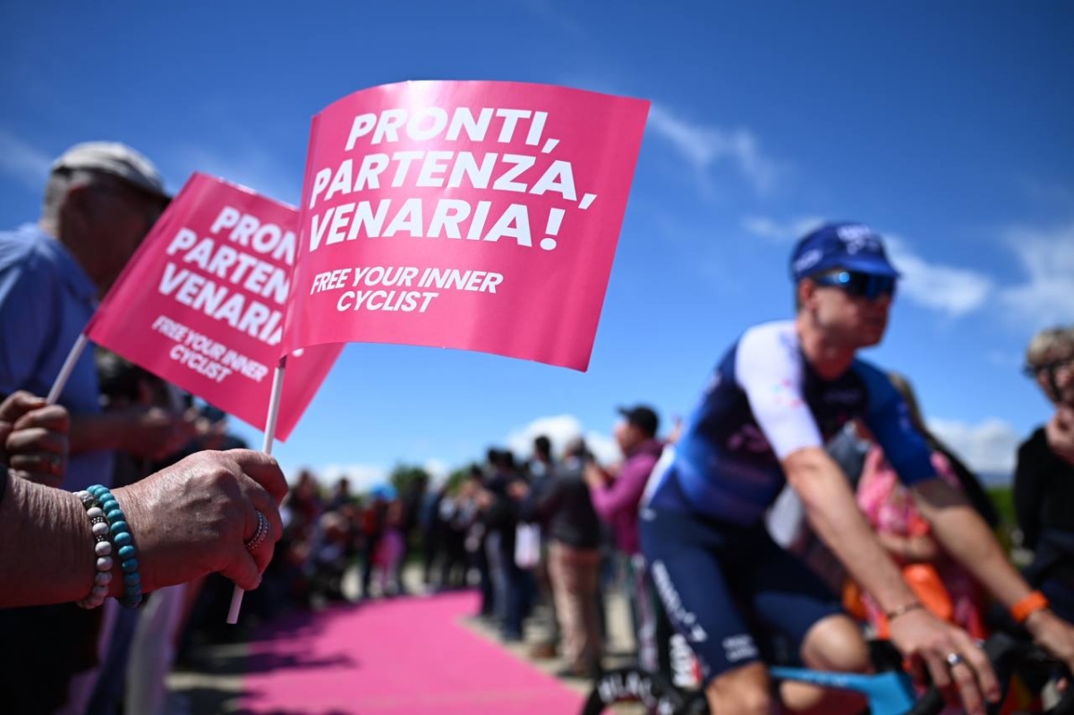 GIRO D'ITALIA A VENARIA - La tappa vinta dall’ecuadoregno Narvaez. Secondo Pogacar - FOTO